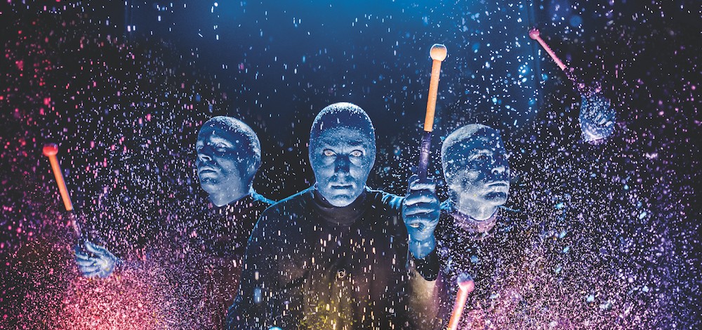 Феноменально популярное шоу 'Blue Man Group' следующей осенью в Риге 