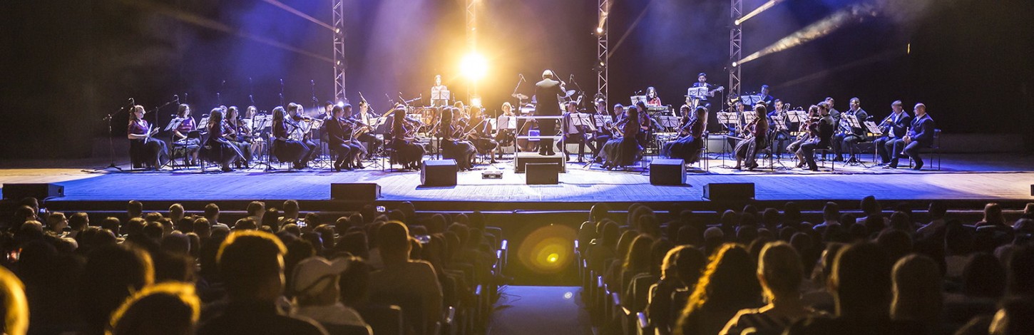 Jau šonedēļ Latvijā simfoniskais orķestris izpildīs mūziku no filmas “Gredzenu pavēlnieks”